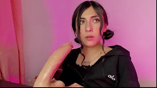 Alanaloiiss  online show from 4, 3, 2026