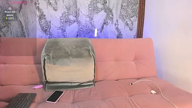 MiiaaCollinss online show from 10, 9, 2025