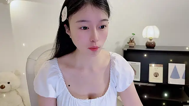 Onechestnut online show from 26, 11, 2025