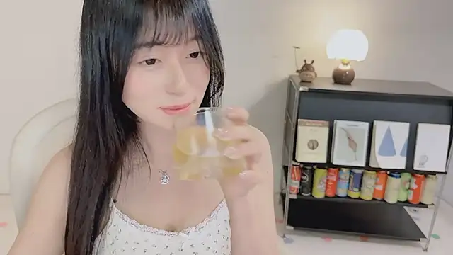 Onechestnut online show from 18, 5, 2026