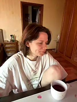 Snapshot of enchanting_chloe chatting on 4, 11, 2025 enchanting chloe online show from 4, 11, 2025