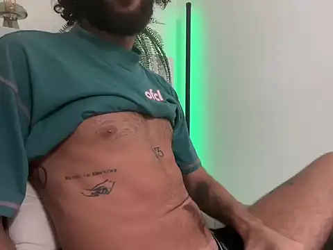 Snapshot of italien13 chatting on 21, 10, 2025 italien13 online show from 21, 10, 2025