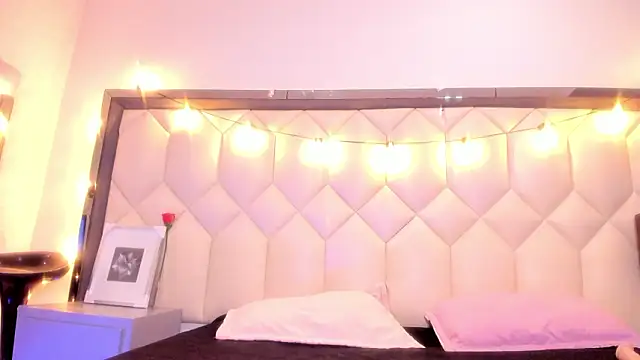 Snapshot of Scarletbigbug chatting on 19, 2, 2026 Scarletbigbug online show from 19, 2, 2026