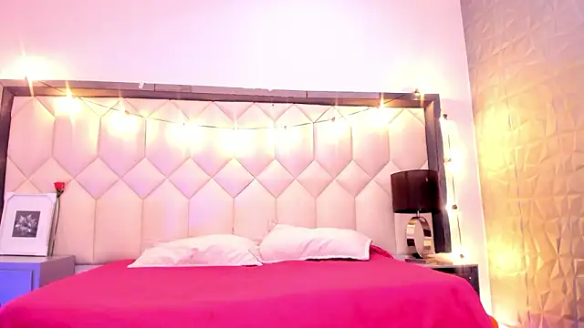 Snapshot of Scarletbigbug chatting on 24, 2, 2026 Scarletbigbug online show from 24, 2, 2026