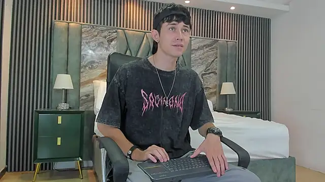 Michael blue online show from 28, 9, 2025