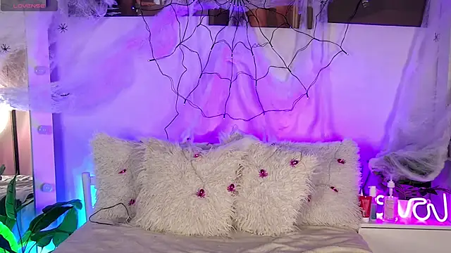 AlysonHuxley  online show from 30, 10, 2025