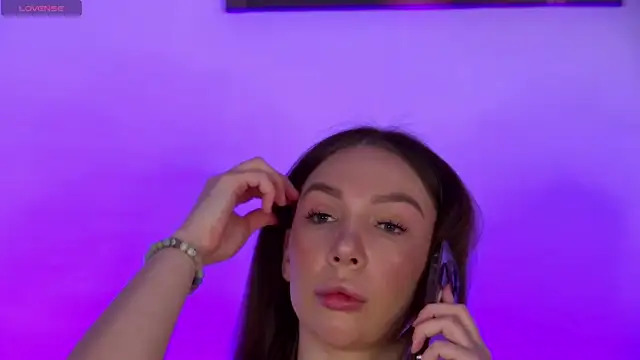 AlysonHuxley  online show from 9, 11, 2025