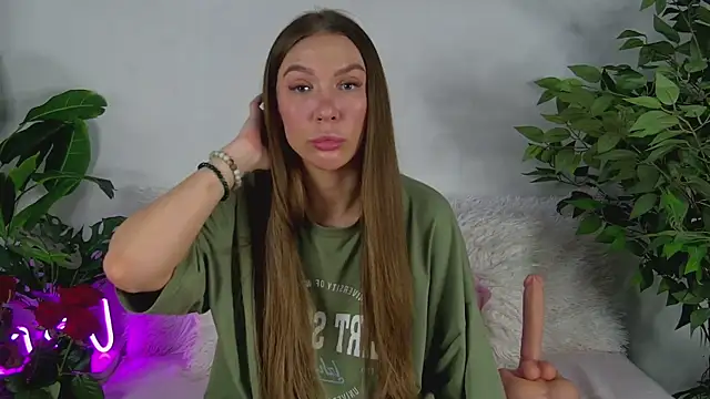 AlysonHuxley  online show from 5, 3, 2026