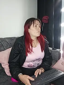 carolinhe  online show from 14, 10, 2025