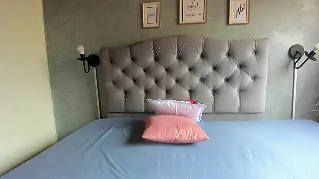 GiannaSlimJB online show from 22, 12, 2025