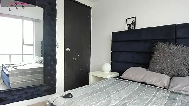CHARLOTTE KNOX online show from 2, 10, 2025