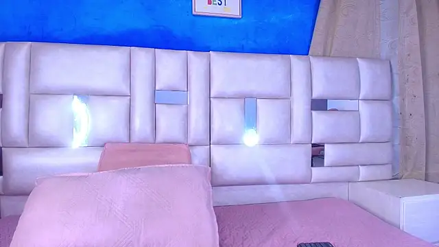 emmacurvy online show from 24, 9, 2025