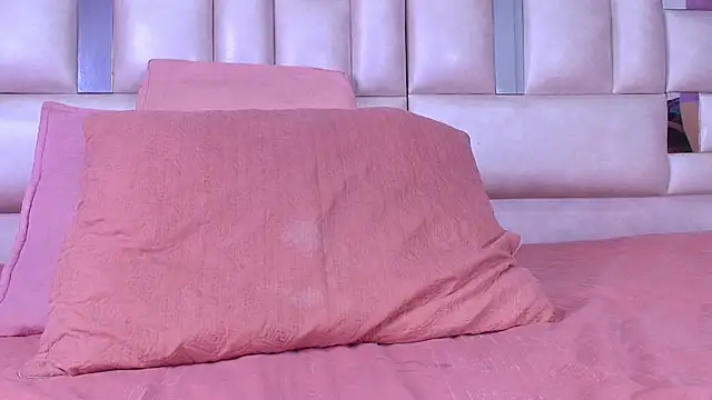 emmacurvy online show from 10, 10, 2025