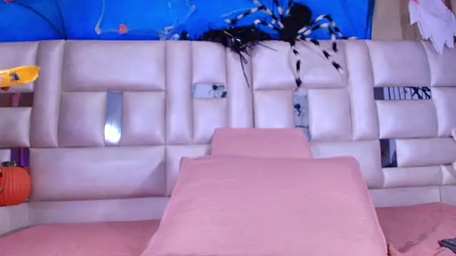 emmacurvy online show from 28, 10, 2025