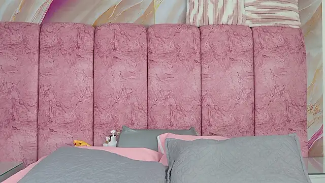 emmacurvy online show from 28, 2, 2026