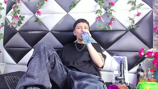 Megan Thompson  online show from 29, 10, 2025