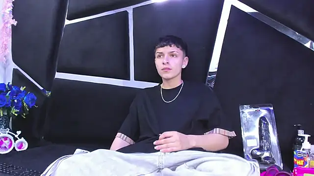 Megan Thompson  online show from 19, 12, 2025