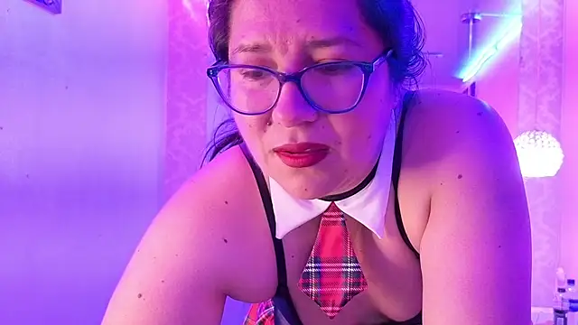 scarlett widow  online show from 1, 2, 2026