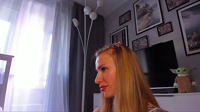 Snapshot of MashaFromRussia__ chatting on 27, 9, 2025 MashaFromRussia   online show from 27, 9, 2025