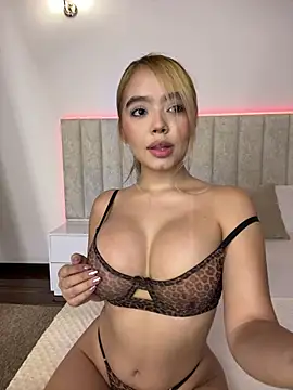Mia Roswell online show from 7, 7, 2026