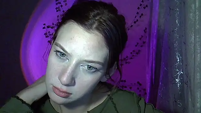 Lily Ember online show from 16, 10, 2025