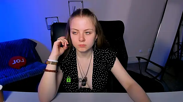 foxy tease  online show from 22, 9, 2025