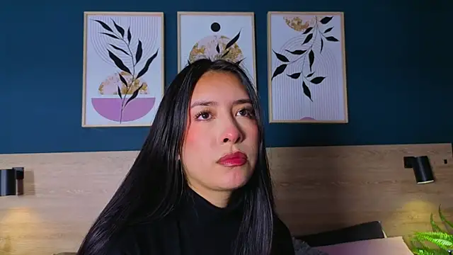 SarahMiler  online show from 14, 11, 2025