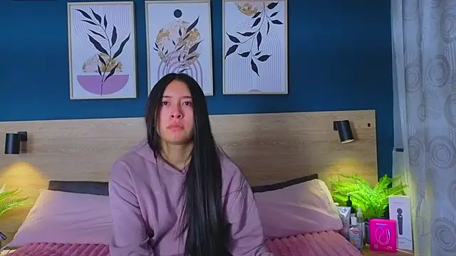 SarahMiler  online show from 24, 11, 2025