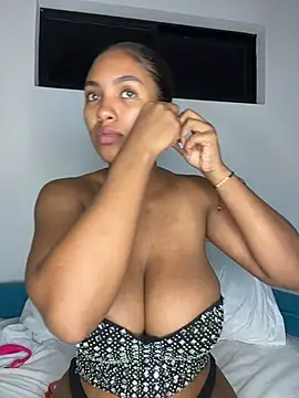 Mia sweet80 online show from 10, 10, 2025