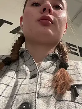 Snapshot of StephanieMur chatting on 9, 11, 2025 StephanieMur online show from 9, 11, 2025