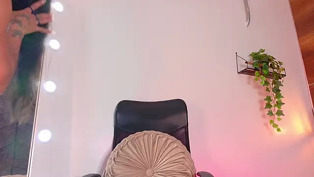 TiffValentinee  online show from 20, 10, 2025