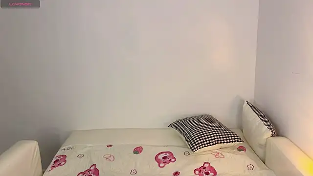 Kittenfishing online show from 12, 9, 2025