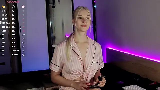 Snapshot of HitchcocianBlonde chatting on 1, 10, 2025 HitchcocianBlonde online show from 1, 10, 2025