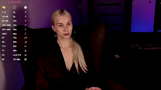 Snapshot of HitchcocianBlonde chatting on 14, 10, 2025 HitchcocianBlonde online show from 14, 10, 2025