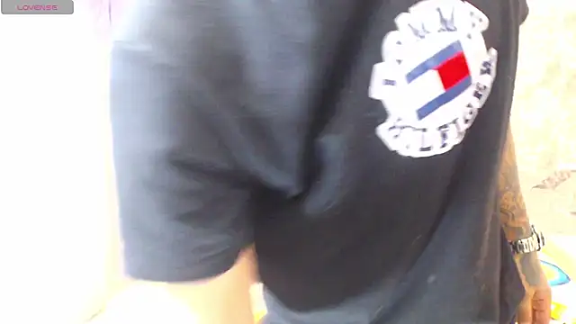 Snapshot of daniquintero03 chatting on 3, 10, 2025 daniquintero03 online show from 3, 10, 2025