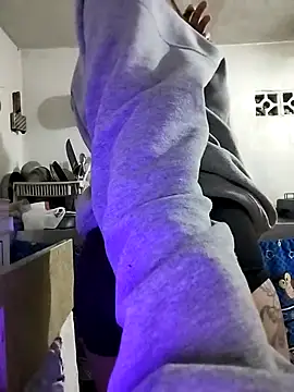 Snapshot of daniquintero03 chatting on 11, 10, 2025 daniquintero03 online show from 11, 10, 2025