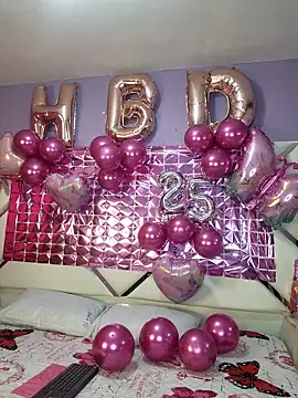 CrisMarulanda online show from 19, 10, 2025