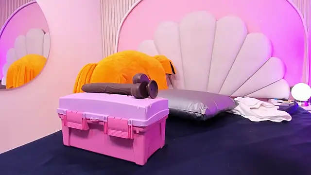 hinata dolly online show from 8, 11, 2025