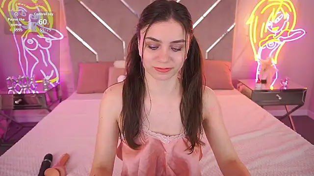 Snapshot of HeavenElle chatting on 7, 7, 2026 HeavenElle online show from 7, 7, 2026