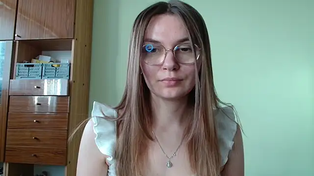 LooveELLYx online show from 2, 10, 2025