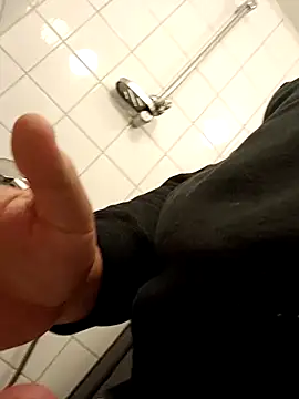 Snapshot of Kleboron chatting on 7, 10, 2025 Kleboron online show from 7, 10, 2025