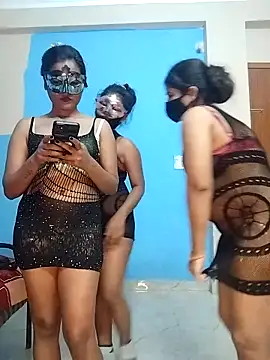 Snapshot of Sexy_dolls chatting on 25, 11, 2025 Sexy dolls online show from 25, 11, 2025