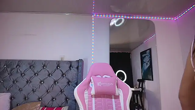 GraceWallace  online show from 1, 11, 2025