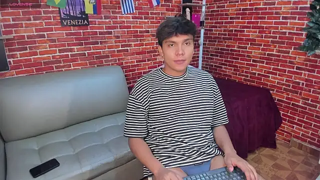 Snapshot of Thiago_Kozak chatting on 29, 6, 2026 Thiago Kozak online show from 29, 6, 2026