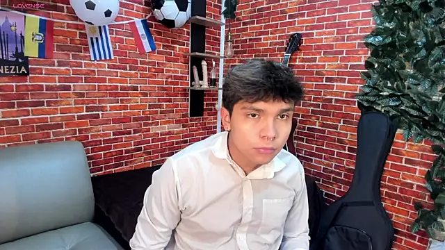 Snapshot of Thiago_Kozak chatting on 1, 7, 2026 Thiago Kozak online show from 1, 7, 2026