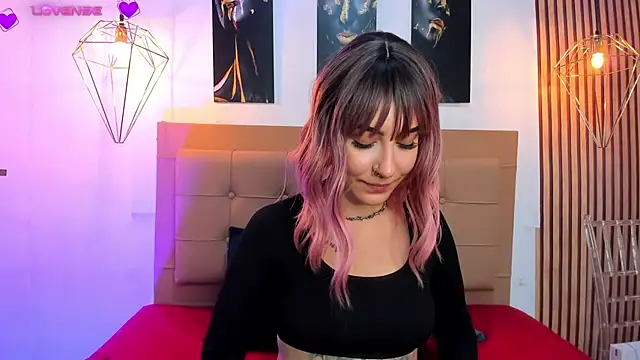 Snapshot of alesziarose chatting on 8, 9, 2025 alesziarose online show from 8, 9, 2025