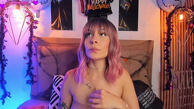 Snapshot of alesziarose chatting on 8, 10, 2025 alesziarose online show from 8, 10, 2025