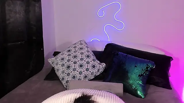 Londonttipton online show from 5, 3, 2026