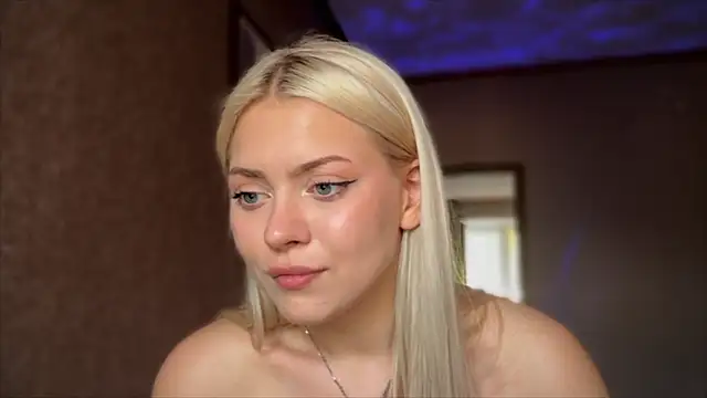 Snapshot of AliceOceanEye chatting on 15, 9, 2025 AliceOceanEye online show from 15, 9, 2025