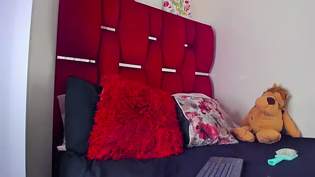 Camila hot ts online show from 16, 10, 2025